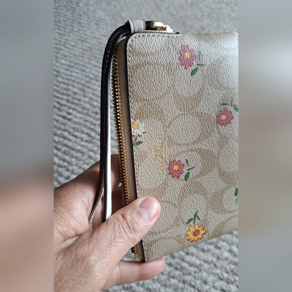 BUNDLE AND SAVE Coach Floral Wristlet - Picture 5 of 7